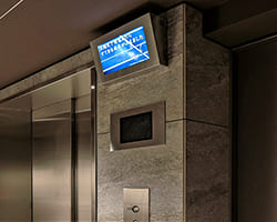 エレベーター内監視モニター