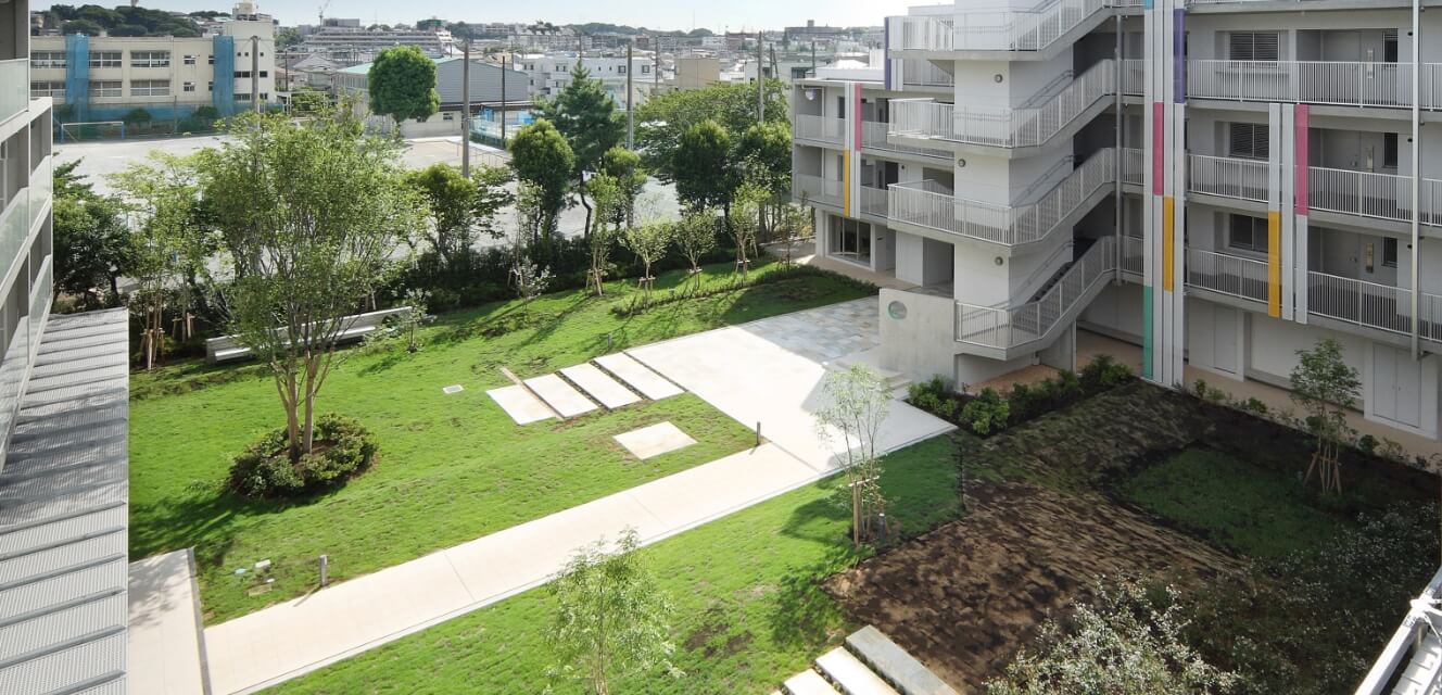 約290坪の緑に包まれた中庭ミニパーク