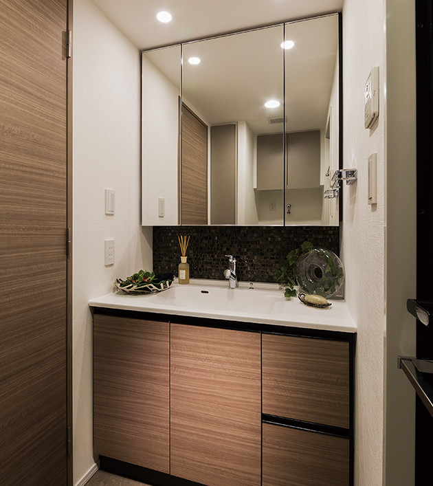 POWDER ROOM