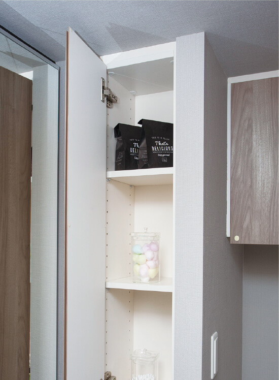 手洗いカウンター付きトイレ。