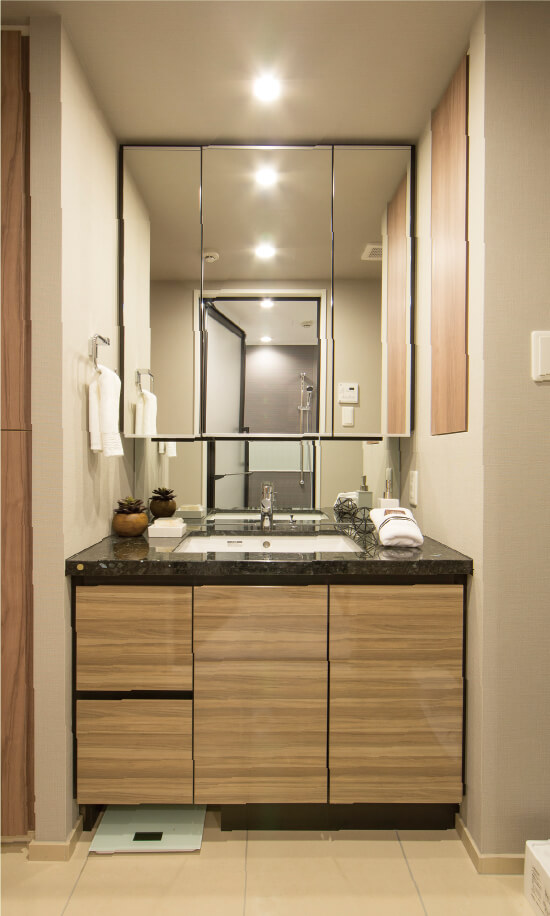 三面鏡裏収納付の洗面化粧台