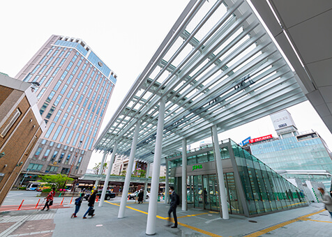 中央西口広場からみたJR横浜タワー完成予想図