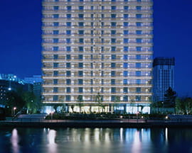 外観・西面