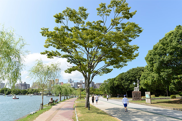 大濠公園（約750m・徒歩10分／自転車4分）